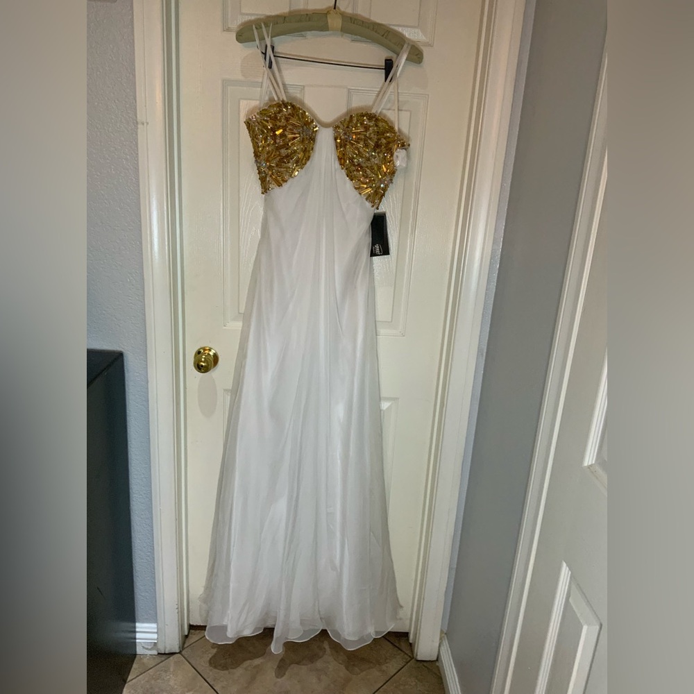 La femme white and gold prom gown size 6